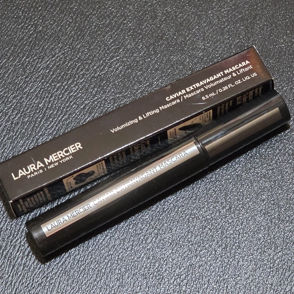 Laura Mercier Caviar Extravagant Mascara - Volumizing and Lifting Mascara
